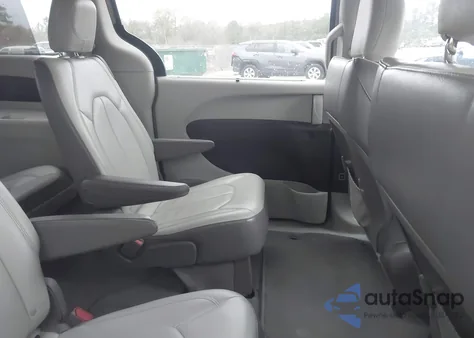 2017 Chrysler Pacifica Touring-L z USA, uszkodzony, nr VIN 2C4RC1BG5HR635084